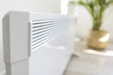 zamontowany grzejnik elektryczny